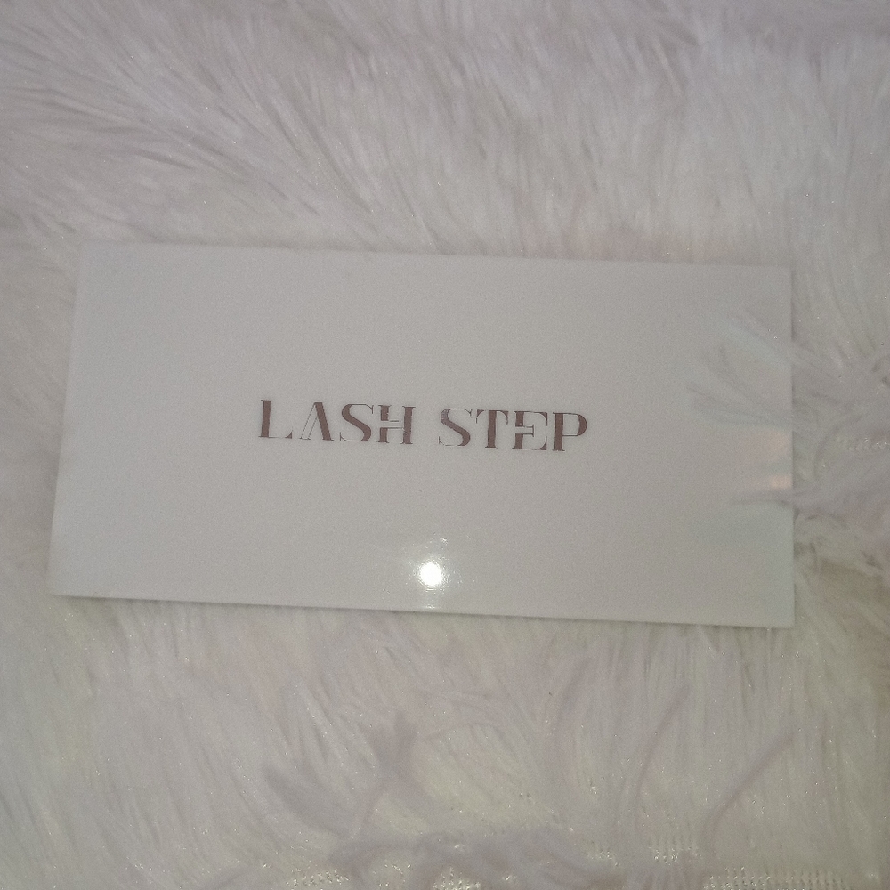 Lash Step - Picture 2 of 2